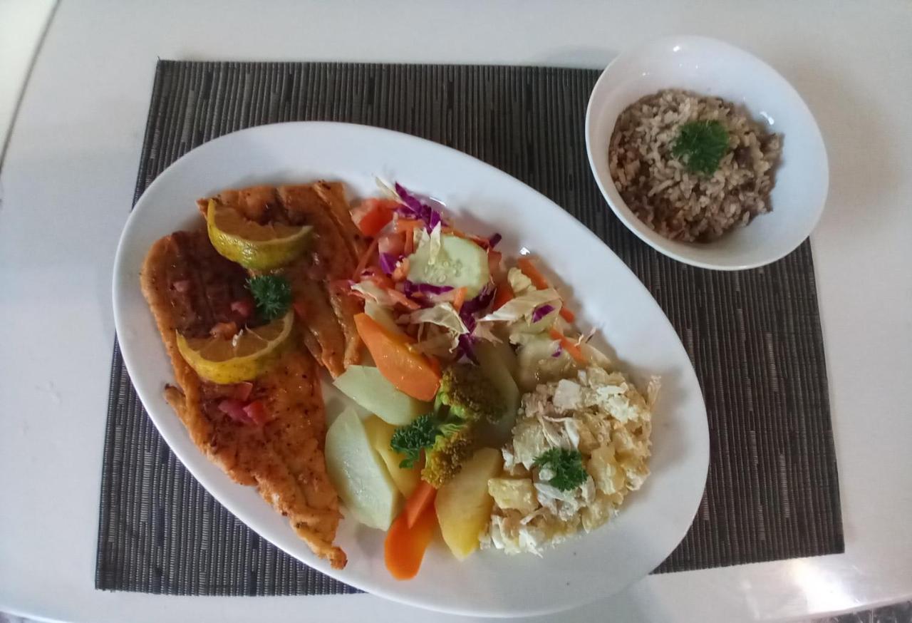 Hostal Y Restaurante Los Tecales La Coca Zewnętrze zdjęcie